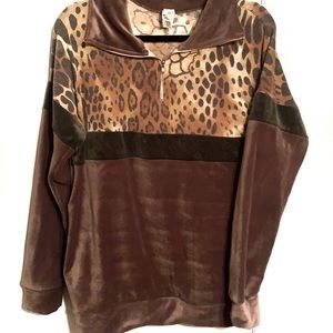 7th ray size medium velour leopard sweat shirt